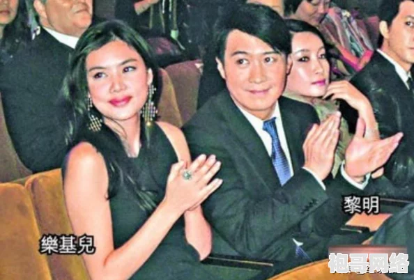 黎明之光手游：青春岁月时装套详解及时装兑换券获取与分析指南